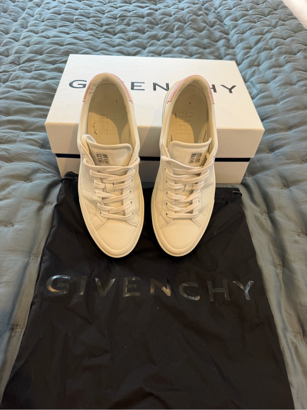Givenchy Cream Leather Low-Top Sneakers with Pink Rear Detail